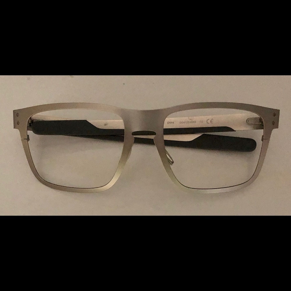 Oakley Holbrook